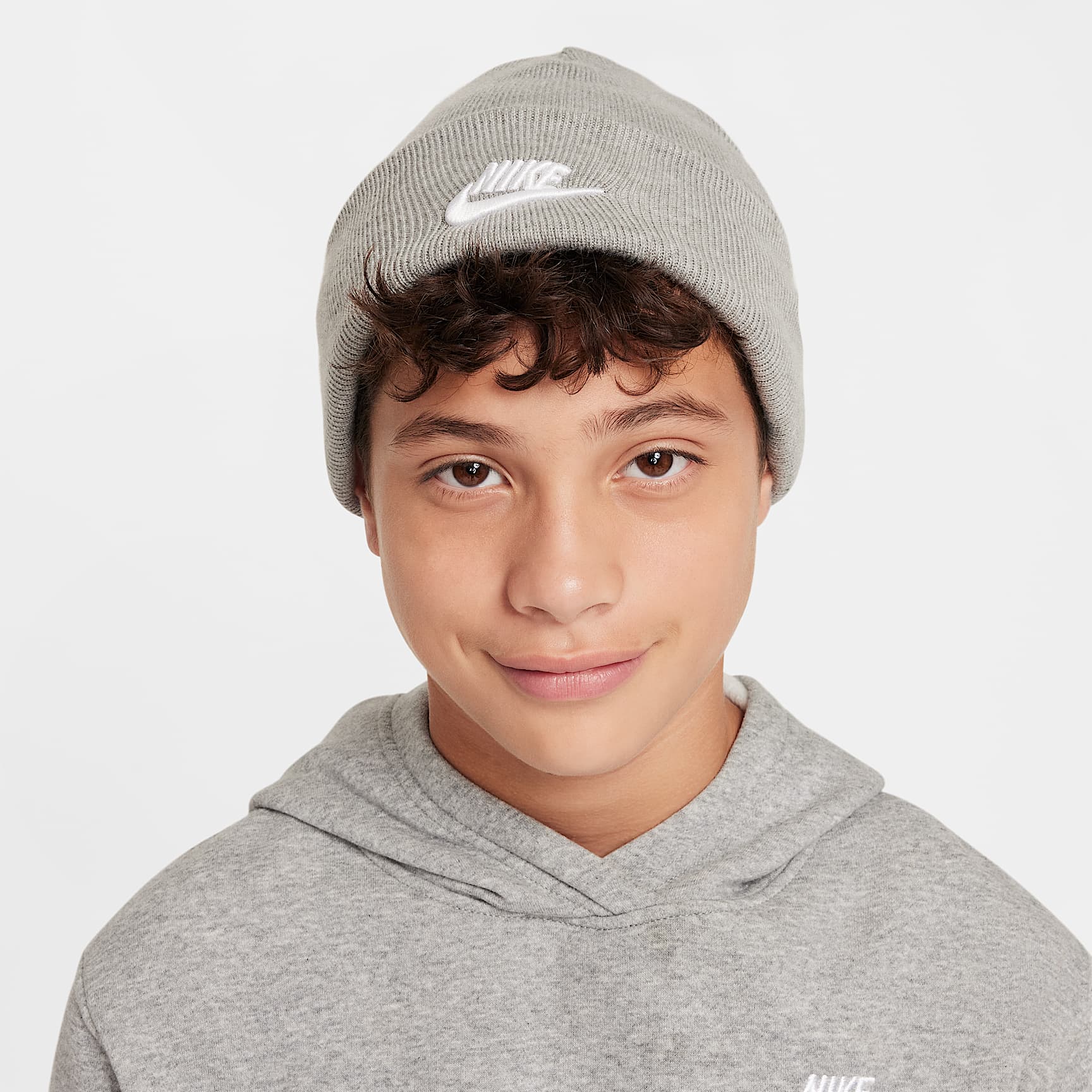 Nike Peak beanie voor kids. Nike NL